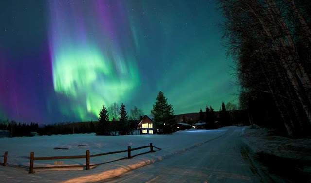 World's-Amazing-Must-See-Places-To-Visit-Once-In-Lifetime-aurora-lights